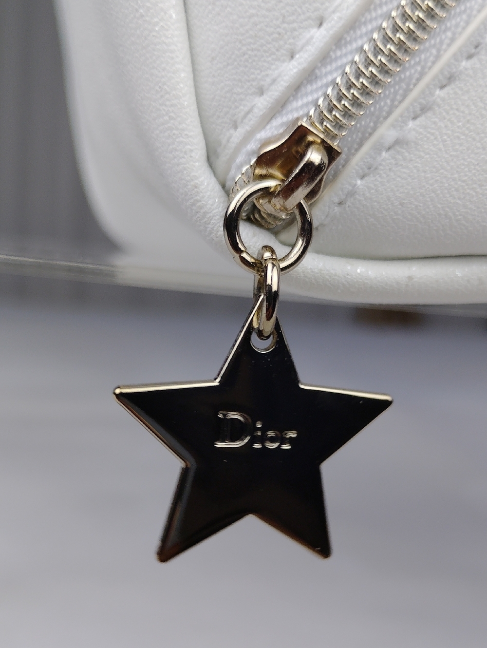 Christian Dior Cosmetic Pouch. - Picture 7 of 11